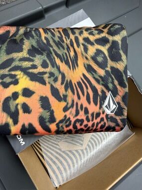 Volcom women’s size XS base layer animal print science crewneck activewear $60